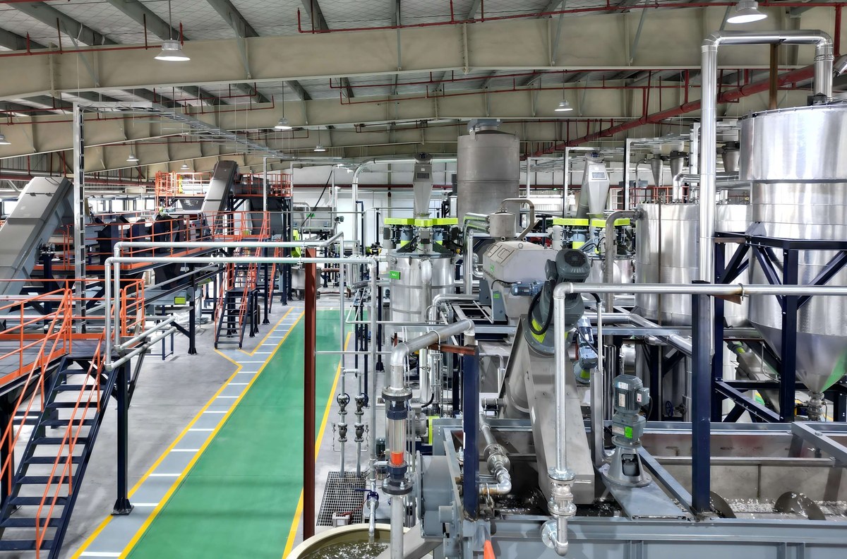 BoReTech PET/PP tray recycling and washing line installed in a recycling plant