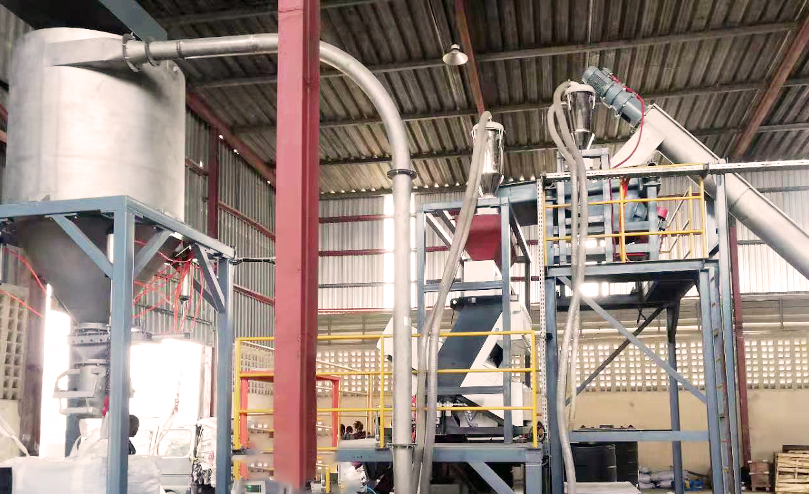 アラブ首長国連邦にあるPETボトルリサイクル生産ライン